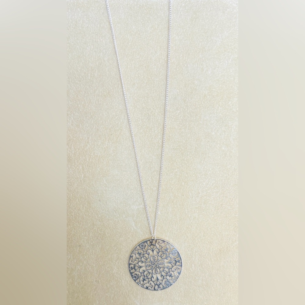 Patricia Necklace Beautiful Layering Piece Silver Tone - Picture 2 of 3